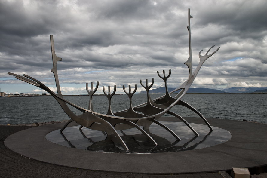 Kunst im Hafen von Iceland